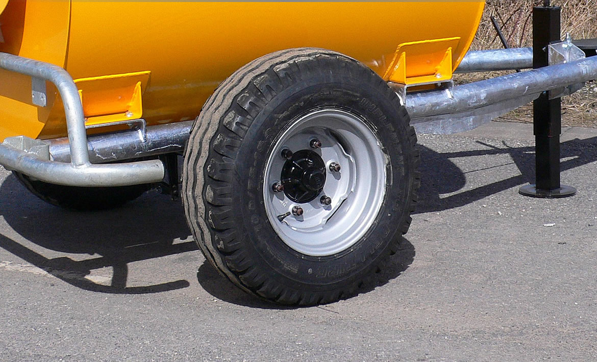 1,000 Litre Site Tow Bowser flotation tyres
